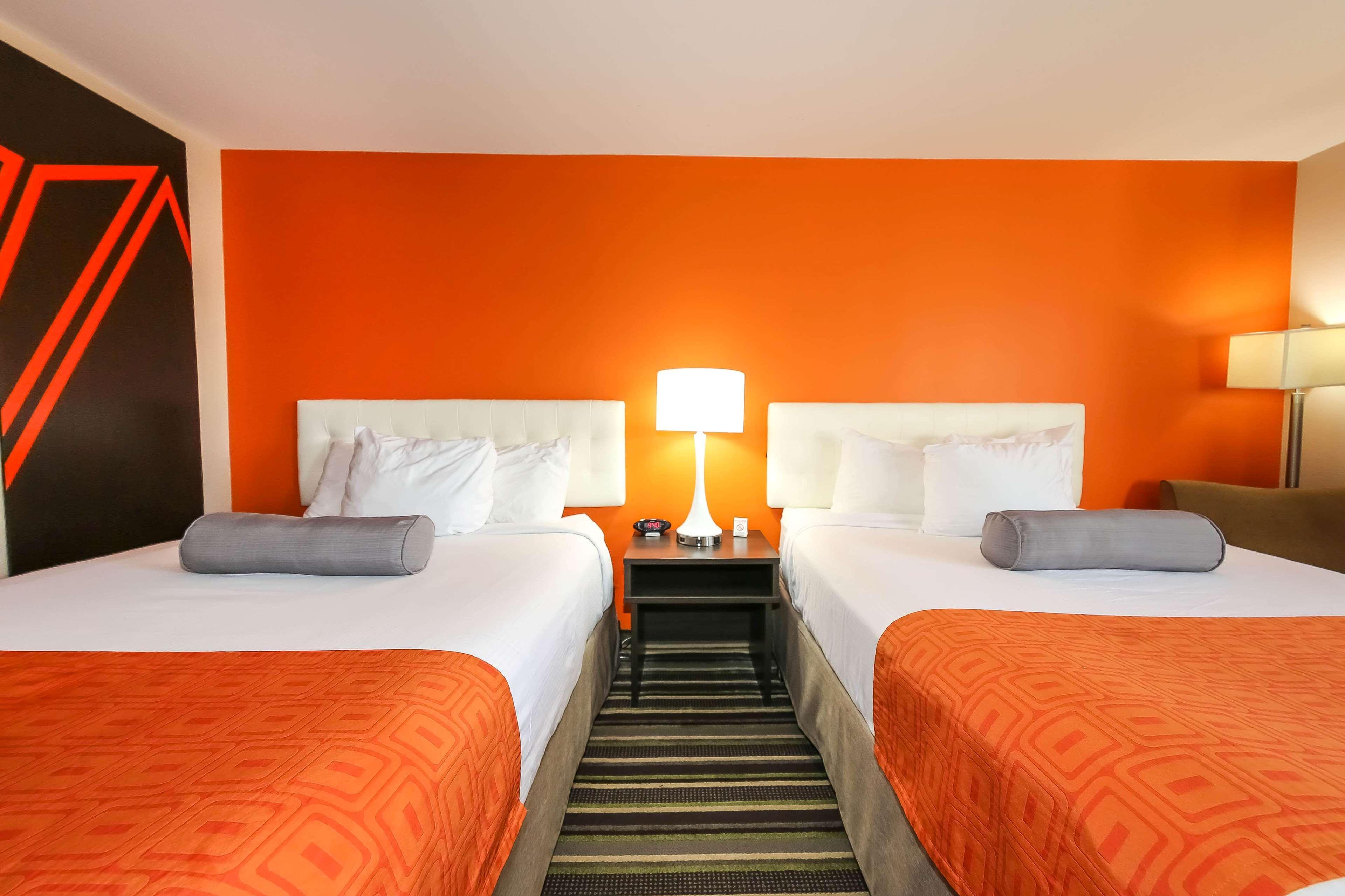 Howard Johnson By Wyndham Winnipeg West Exteriör bild