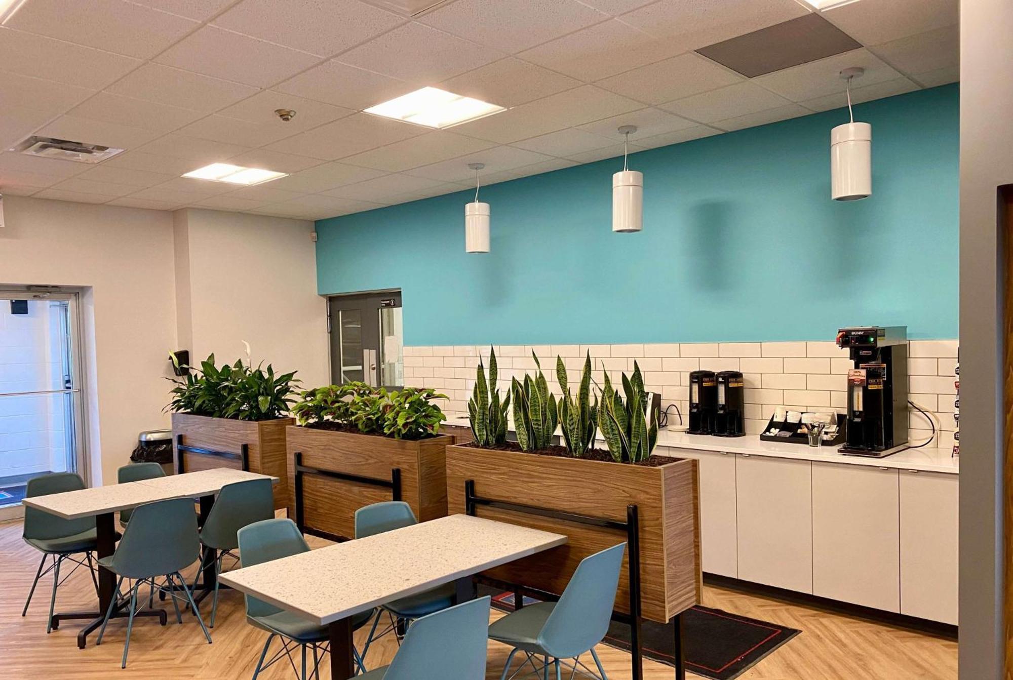 Howard Johnson By Wyndham Winnipeg West Exteriör bild