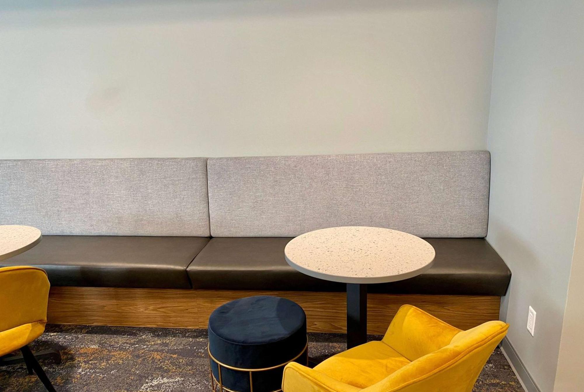 Howard Johnson By Wyndham Winnipeg West Exteriör bild
