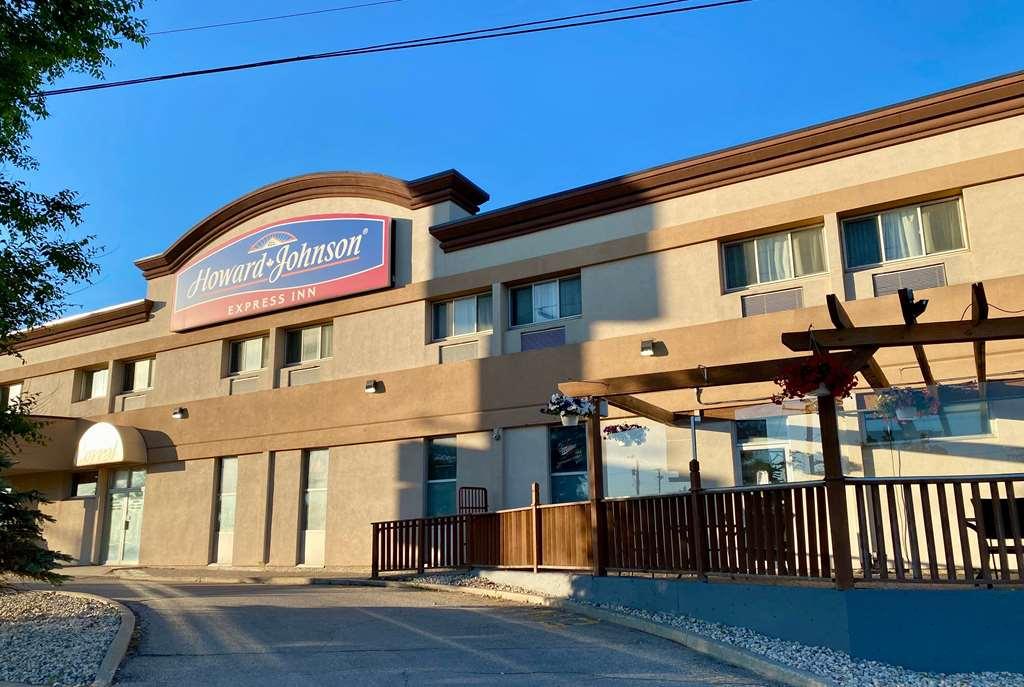 Howard Johnson By Wyndham Winnipeg West Exteriör bild