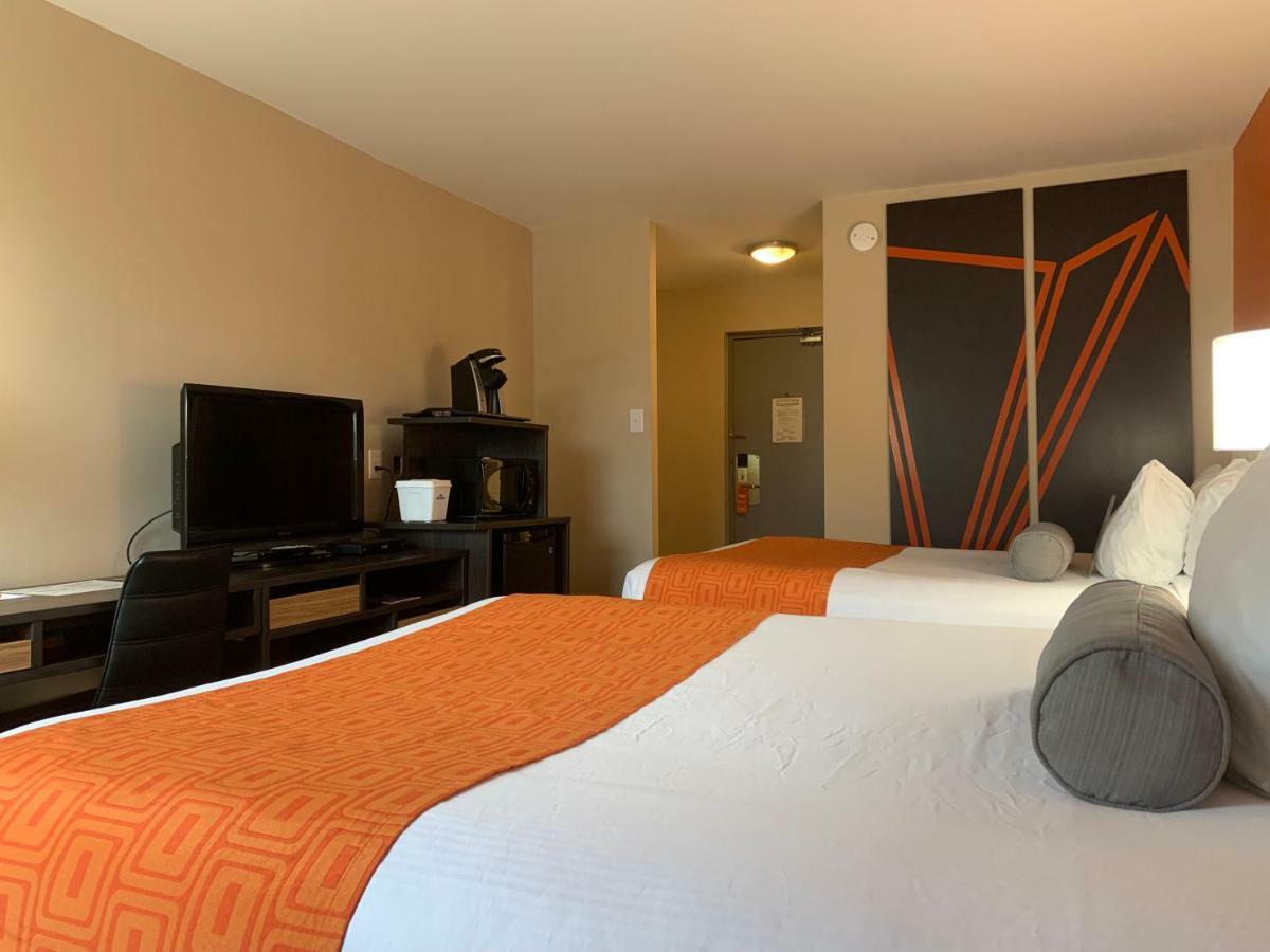 Howard Johnson By Wyndham Winnipeg West Exteriör bild