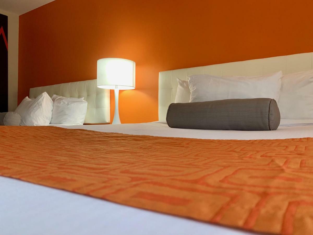 Howard Johnson By Wyndham Winnipeg West Exteriör bild
